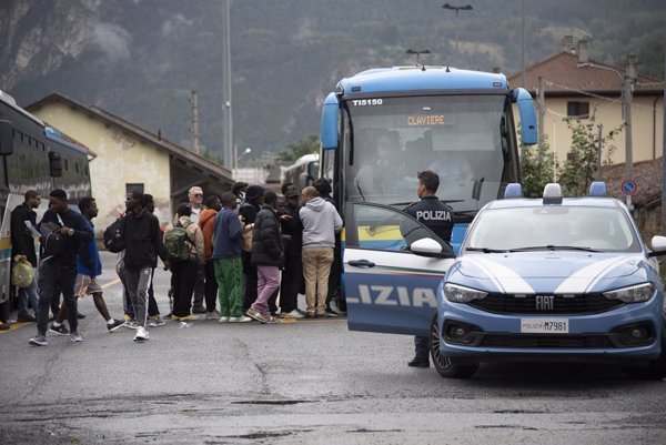 Italia.- Amnesty condanna la detenzione dei migranti