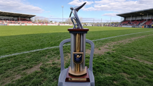 Plantel de Juanicó festejando el campeonato de la Copa de Clubes B de OFI en el Estadio Ernesto Dickinson.