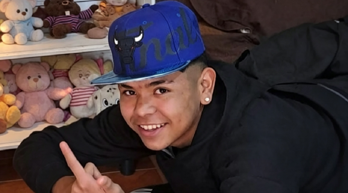 Fotografía y descripción de Jean Pool Trindade Faccio, adolescente de 14 años buscado por la Policía en Salto.