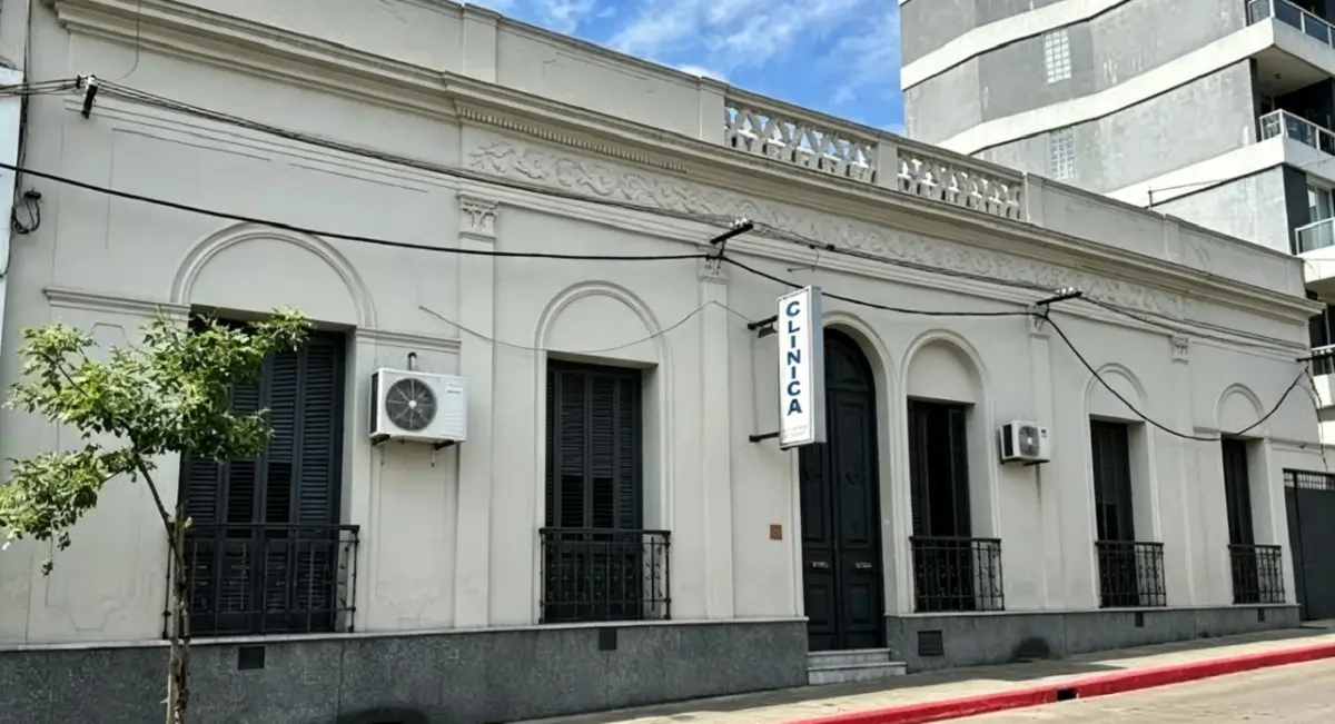 Fachada de la Intendencia de Salto en calle Artigas 377 donde atienden por estafas a comercios.