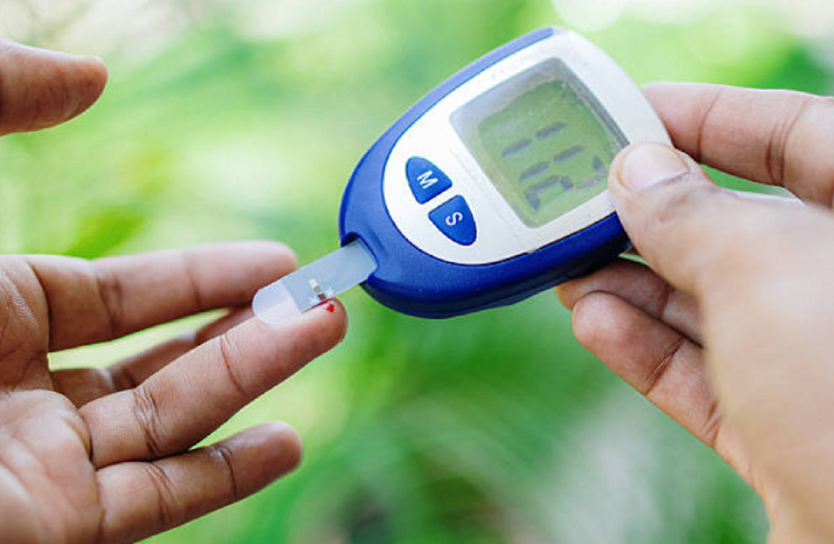 Funcionarios sanitarios en un operativo por la falsificacion de medicamento para la diabetes