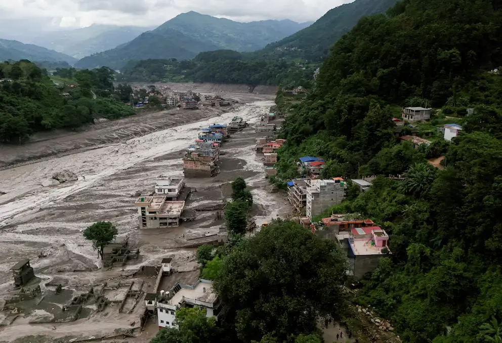 Vista panorámica de los daños causados por la inundación en China y la frontera con Nepal.