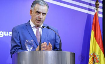 El presidente Yamandú Orsi durante una actividad oficial en el país.
