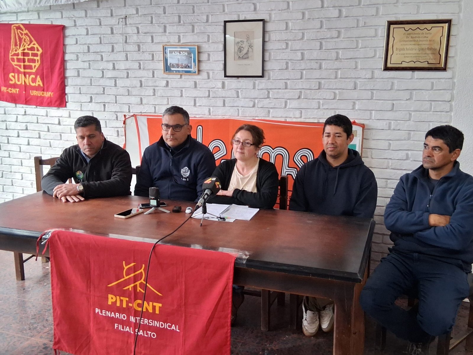 Conferencia de prensa brindada por referentes sindicales del interior.