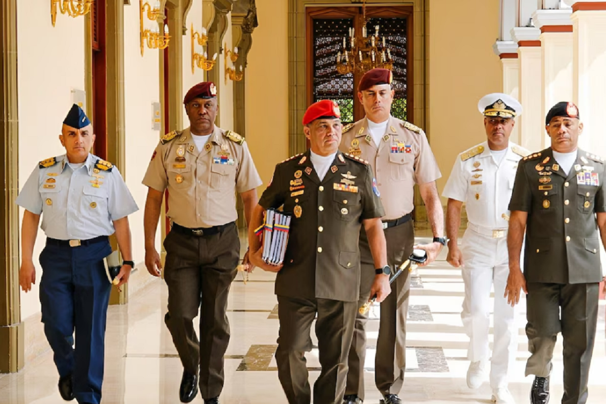 Fachada del complejo militar Fuerte Tiuna en Caracas bajo resguardo.