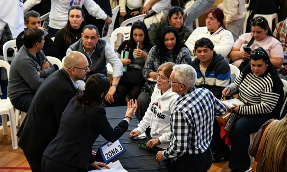 Vista general del gimnasio del club Nacional de Salto durante la asamblea con autoridades departamentales.