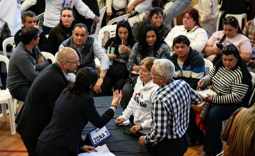 Vista general del gimnasio del club Nacional de Salto durante la asamblea con autoridades departamentales.