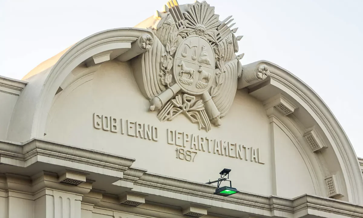 Fachada de la Intendencia de Salto en el centro de la ciudad.