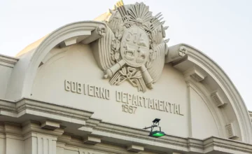 Fachada de la Intendencia de Salto en el centro de la ciudad.