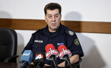 Reunión institucional entre autoridades policiales, vecinos y comerciantes para coordinar acciones de seguridad.