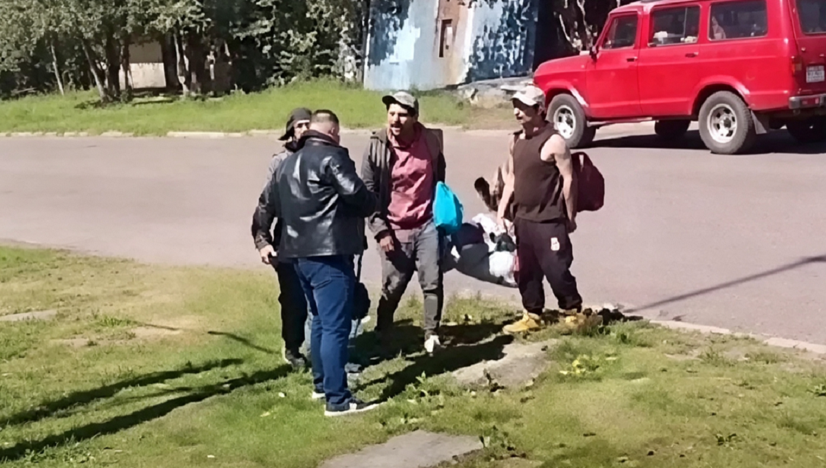 Efectivos de la Guardia Republicana patrullando las calles de Salto.