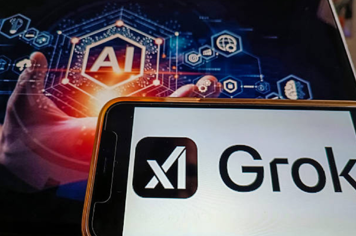 Logotipos de plataformas tecnológicas en una pantalla digital