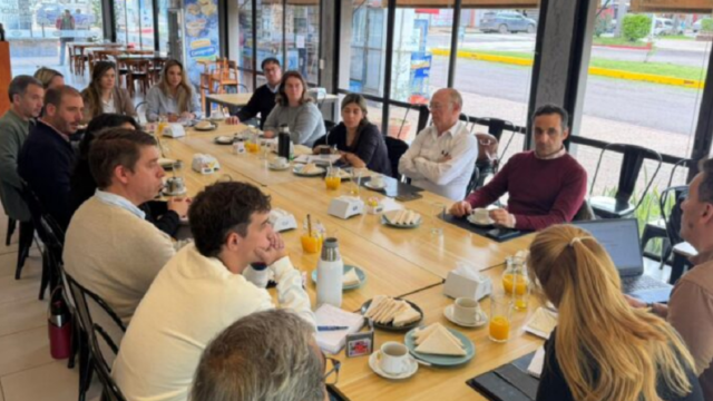 Reunión de trabajo entre autoridades y operadores turísticos en Termas del Daymán.