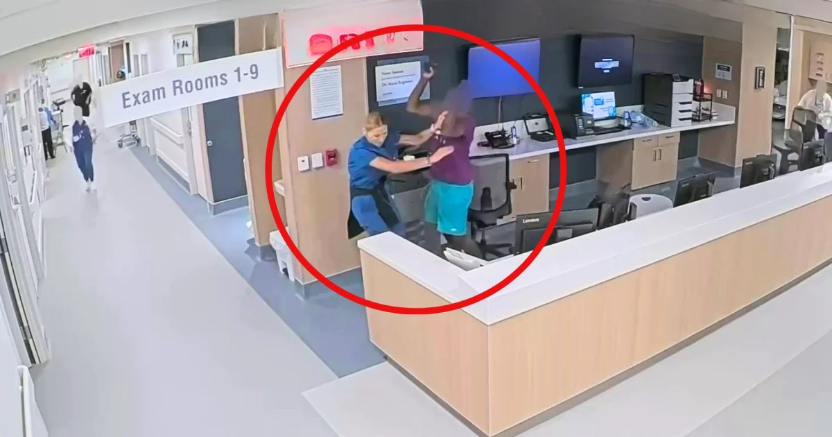 Entrada de la guardia médica de urgencias de un hospital céntrico.
