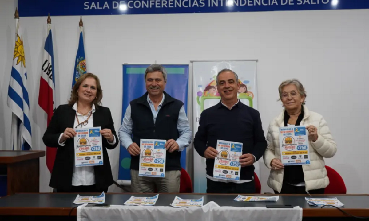 Integrantes de la Asociación Neri Campos Pierri durante la presentación de la Hamburguesa Amiga en Casa de Gobierno.