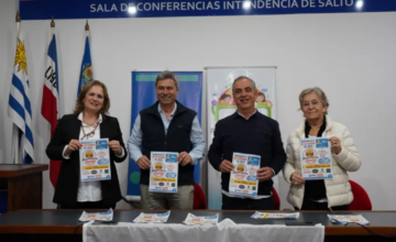 Integrantes de la Asociación Neri Campos Pierri durante la presentación de la Hamburguesa Amiga en Casa de Gobierno.