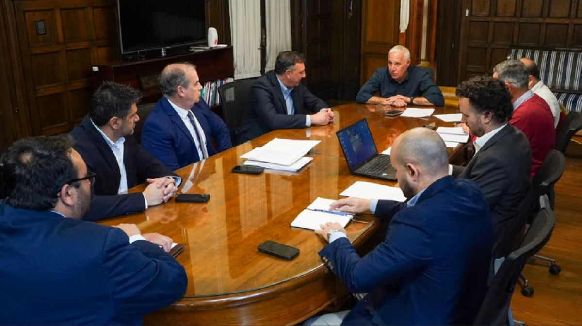 Reunión entre Carlos Albisu y el ministro Carlos Negro en el Ministerio del Interior.